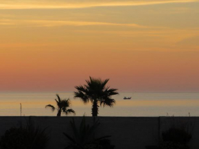 Ground floor studio with access to beach and pool